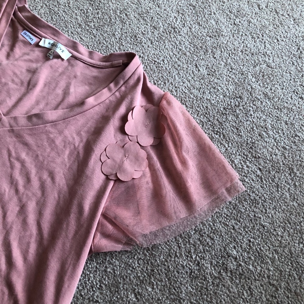 Rose & Olive Flutter Sleeve T-Shirt